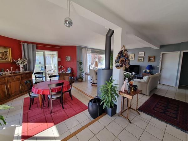 A vendre à BETTON, maison de 148m² habitable, 437m² de parcelle, 4 chambres et un bureau dont une suite parentale au rez-de-chaussée, sous-sol complet