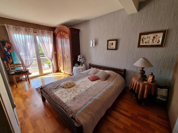 A vendre à BETTON, maison de 148m² habitable, 437m² de parcelle, 4 chambres et un bureau dont une suite parentale au rez-de-chaussée, sous-sol complet