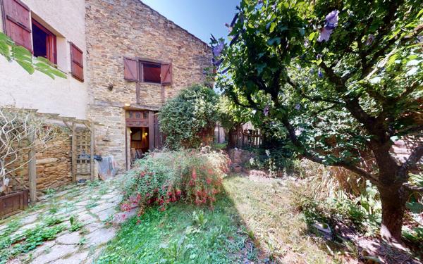 Maison à vendre    8 pièces •  Sauveterre-de-Rouergue