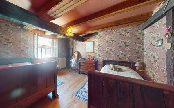 Maison à vendre    8 pièces •  Sauveterre-de-Rouergue