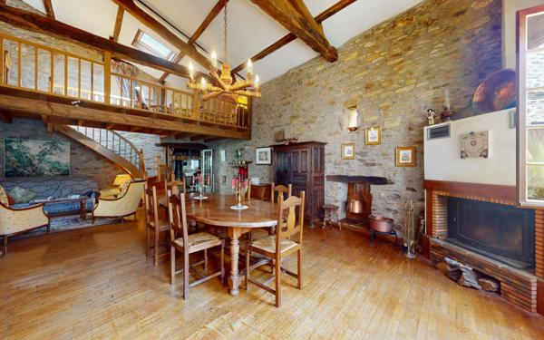 Maison à vendre    8 pièces •  Sauveterre-de-Rouergue