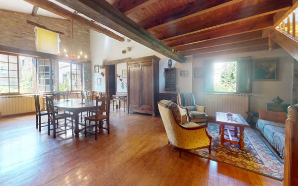 Maison à vendre    8 pièces •  Sauveterre-de-Rouergue