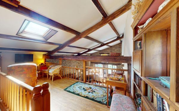 Maison à vendre    8 pièces •  Sauveterre-de-Rouergue