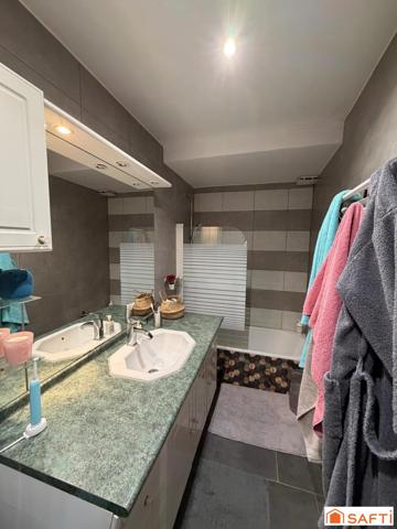 Appartement type 5 rénové en 2023 dans un quartier calme à proximité de toute commodité.