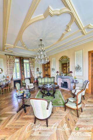 Maison
         18 pièces
        - 560 m² Bien prestige 4 100 000 € *