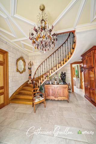 Maison
         18 pièces
        - 560 m² Bien prestige 4 100 000 € *