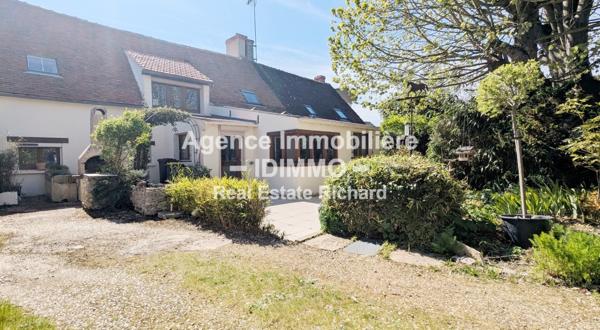 Maison avec dépendances sur 908 m² à Auxy Auxy (45340)