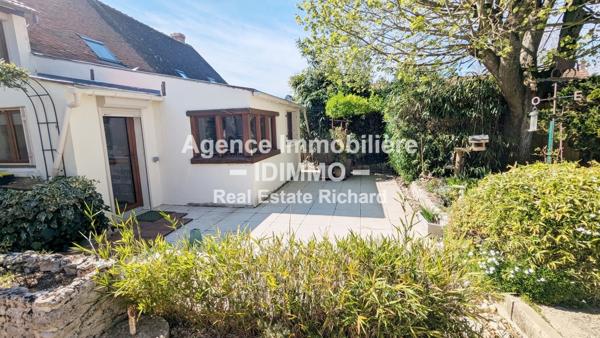 Maison avec dépendances sur 908 m² à Auxy Auxy (45340)