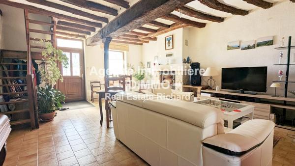 Maison avec dépendances sur 908 m² à Auxy Auxy (45340)