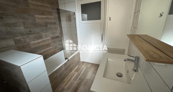 Location Appartement 5 pièces 126.8 m² - Roanne 42300