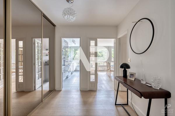 Appartement Rueil Malmaison 5 pièce(s) 105.56 m2 €695 000 ** - Référence 19821