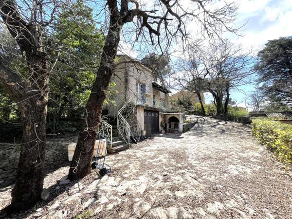 Villa traditionnelle dans quartier paisible