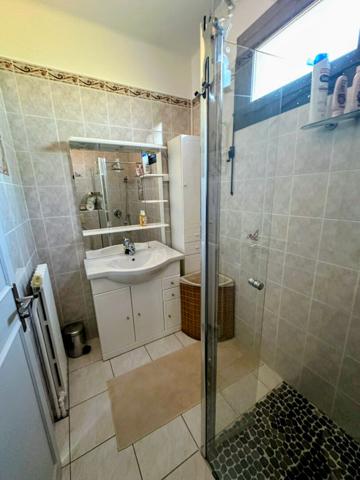 Maison 4 faces sur terrain de 3394 m2 (constructible) avec piscine