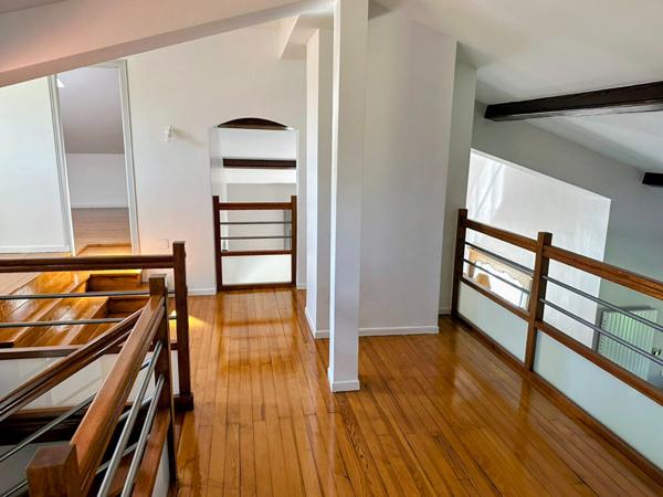 Maison 4 faces sur terrain de 3394 m2 (constructible) avec piscine
