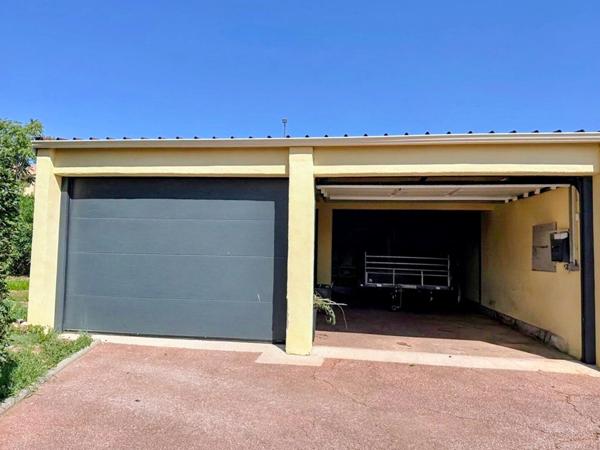Maison 4 faces sur terrain de 3394 m2 (constructible) avec piscine