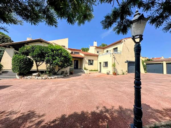 Maison 4 faces sur terrain de 3394 m2 (constructible) avec piscine