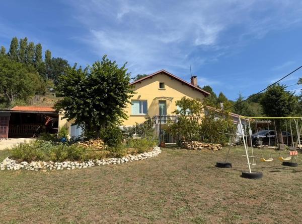 proche de touts commerces maison de 120 m2 sur une parcelle constructible de 8357m2 arborée