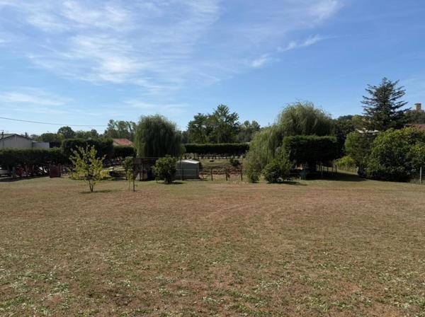 proche de touts commerces maison de 120 m2 sur une parcelle constructible de 8357m2 arborée