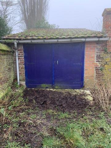 Garage fermé à louer à Bailleul dans le Nord (59270), ref : FLOCB842