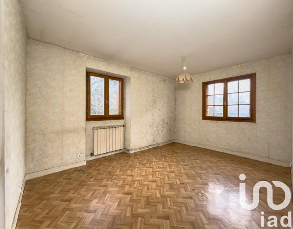 Maison de village 3 pièces de 70 m² à Cransac (12110)