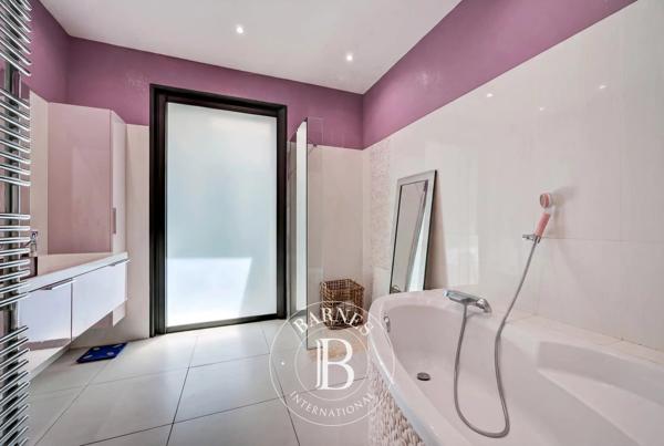 Aix-en-Provence, Maison 4 Chambres -  289 m² à vendre
