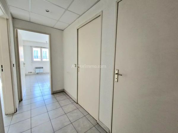 Location Bureau 3 pièces 46 m2 à Draguignan