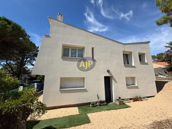 Maison à vendre Saint Jean De Monts - 5 pièces, 109m² avec 3 chambre(s) à 274 820€ - AJP Immobilier Saint-Jean-de-Monts