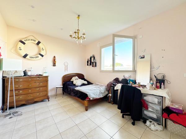 Maison divisée en 2 lots. Meze centre