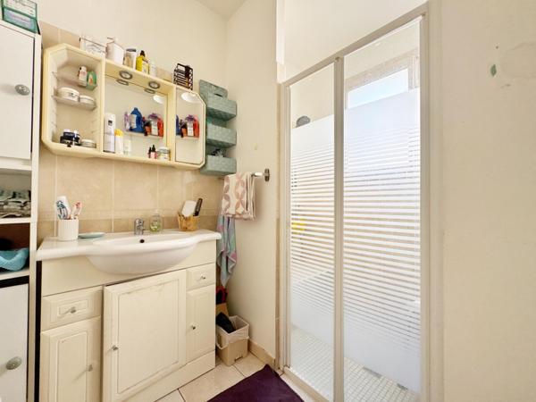 Maison divisée en 2 lots. Meze centre