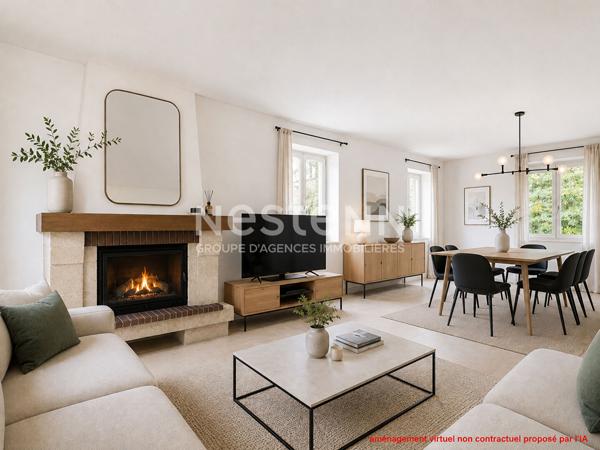 A vendre à Aurillac, à deux pas du centre-ville, Maison 8 pièces d'une surface d'environ 250 m², avec jardin, terrasses et garage.
