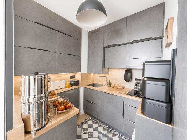 Appartement - T2 - Parking + Balcon + Ascenseur - La Rochelle secteur Bastion St Nicolas 299 000 € **  - Référence  JH730D4