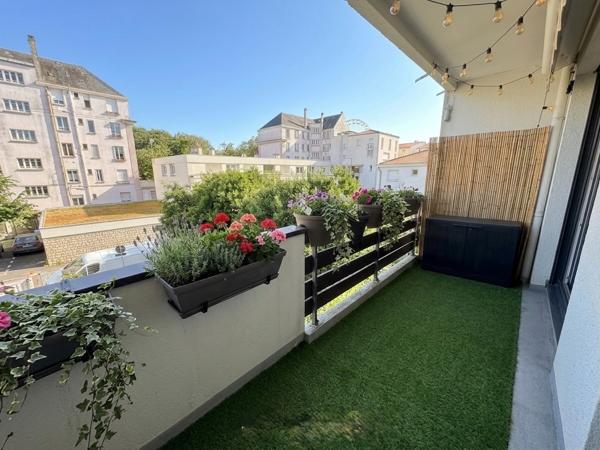 Appartement - T2 - Parking + Balcon + Ascenseur - La Rochelle secteur Bastion St Nicolas 299 000 € **  - Référence  JH730D4