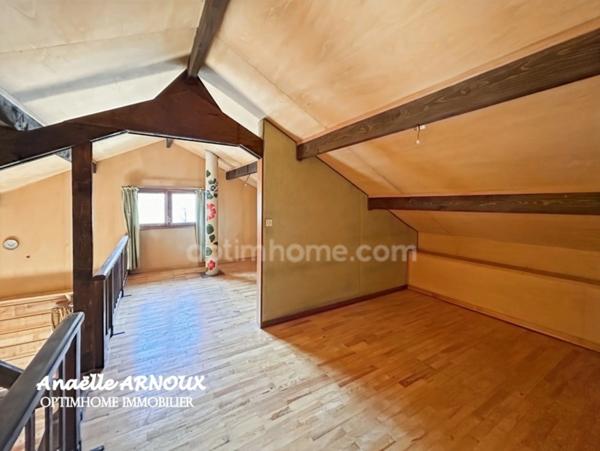 Chalet bois à fort potentiel à rénover au coeur du village d'Orcières