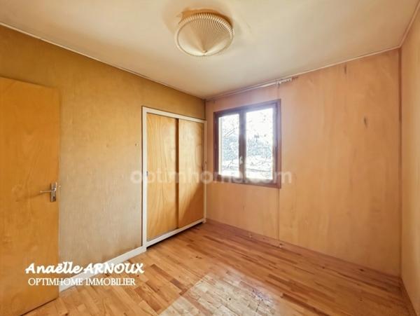 Chalet bois à fort potentiel à rénover au coeur du village d'Orcières