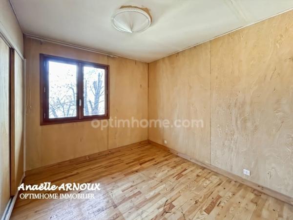 Chalet bois à fort potentiel à rénover au coeur du village d'Orcières