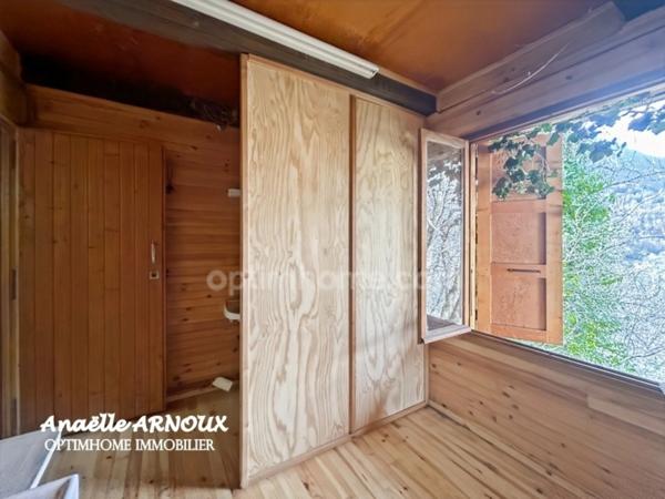Chalet bois à fort potentiel à rénover au coeur du village d'Orcières