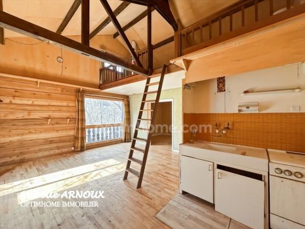 Chalet bois à fort potentiel à rénover au coeur du village d'Orcières