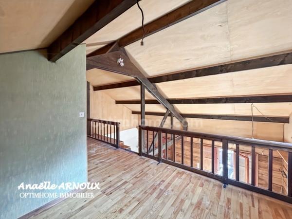 Chalet bois à fort potentiel à rénover au coeur du village d'Orcières