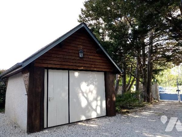 TRES BELLE PROPRIETE AVEC PARC ARBORE CLOS