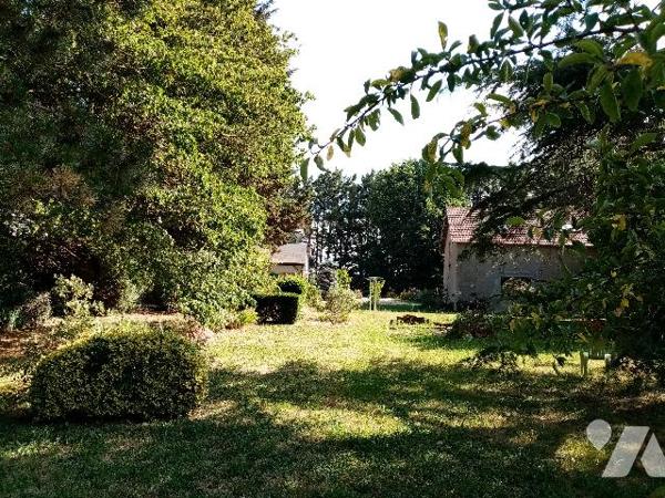 TRES BELLE PROPRIETE AVEC PARC ARBORE CLOS