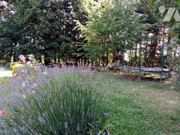 TRES BELLE PROPRIETE AVEC PARC ARBORE CLOS