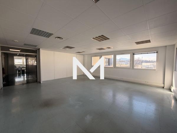 CROLLES - RUE LOUIS NEEL - LOCAL A USAGE DE BUREAUX A LOUER 95 m² | Premium Immobilier