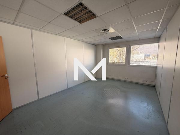 CROLLES - RUE LOUIS NEEL - LOCAL A USAGE DE BUREAUX A LOUER 95 m² | Premium Immobilier