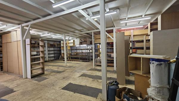 Local d'activité Nimes 932 m2