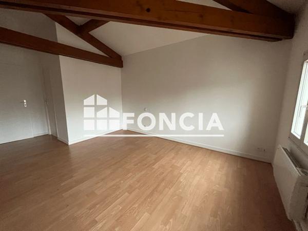 Location Appartement 2 pièces 44.4 m² - 12 RUE RABELAIS Niort 79000