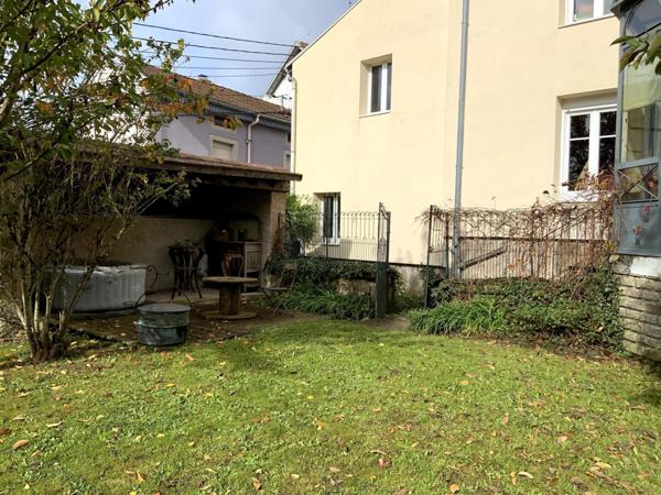 MAISON DE CHARME de 280 m2 , GRANDE MAISON POUR FAMILLE OU PROJET MAISON D'HÔTES , EMPLACEMENT IDEAL, ENVIRONNEMENT DE QUALITE