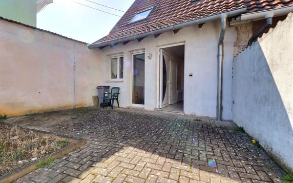 Maison à louer    3 pièces • 4 865 m2 Erstein