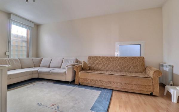 Maison à louer    3 pièces • 4 865 m2 Erstein