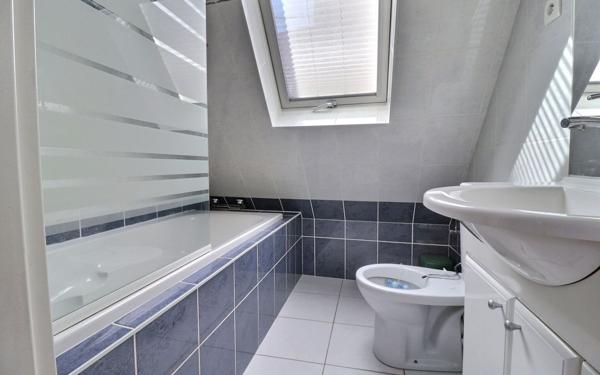 Maison à louer    3 pièces • 4 865 m2 Erstein