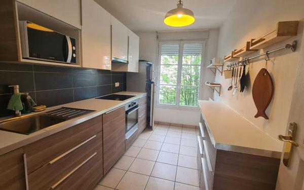 Appartement à louer    3 pièces • 73,32 m2 Bordeaux
